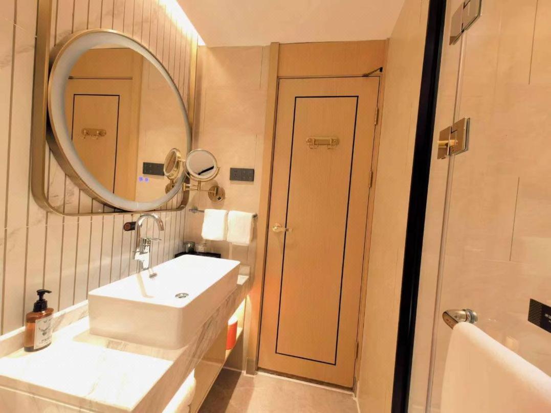 Vienna International Hotel Shenzhen Shuibei Экстерьер фото